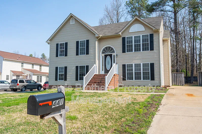 4 bed, 3.0 bath, 2332 sqft, $2,500 — Photo 2