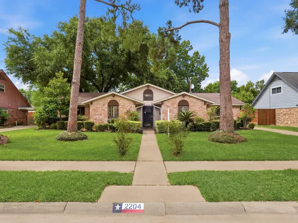 2204 S Memorial Ct, Pasadena, TX 77502