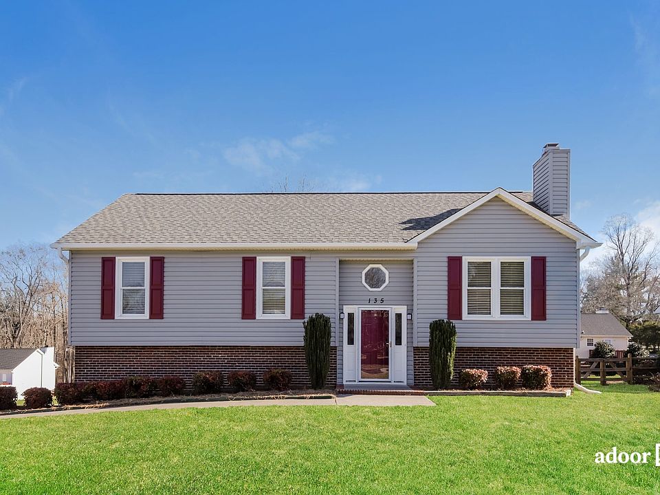 1st image of 135 Southoak Ct