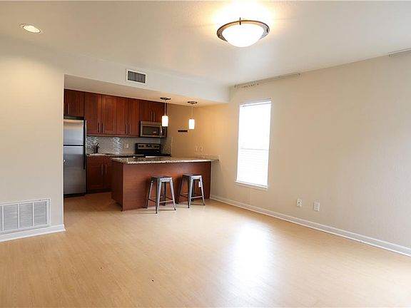 5th image of 7685 Northcross Dr Unit 109