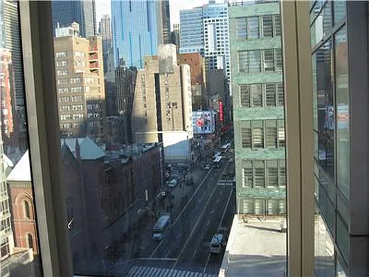 Rented by RELO REDAC INC. | media 15