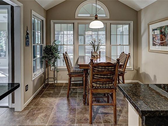 4th image of 6 Knollwood Dr