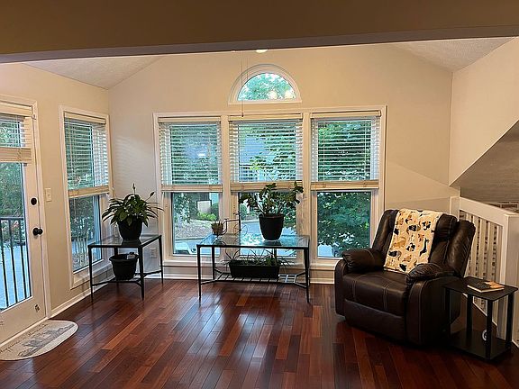 5th image of 2206 Canyon Point Cir