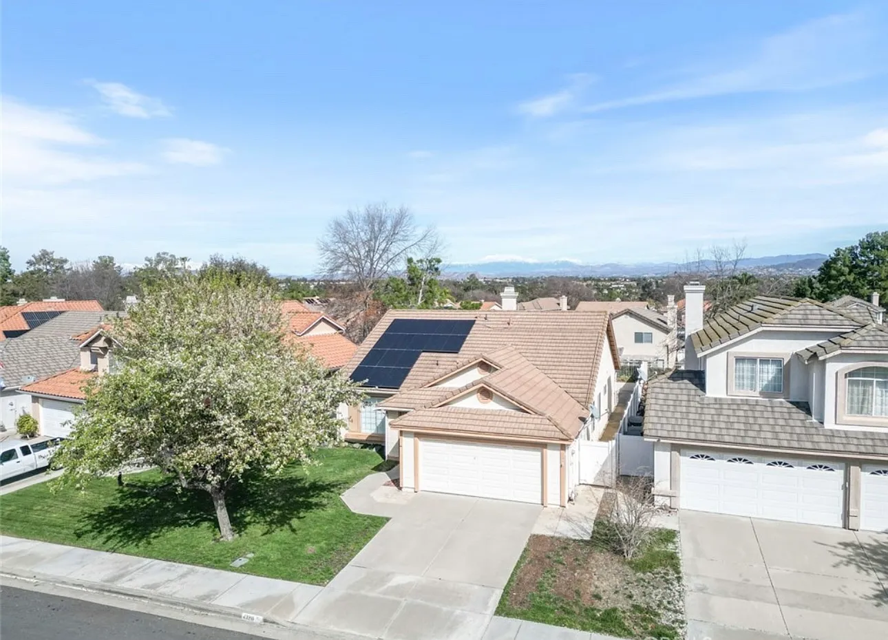 3 bed, 1664 sqft, $3,300 — Photo 3