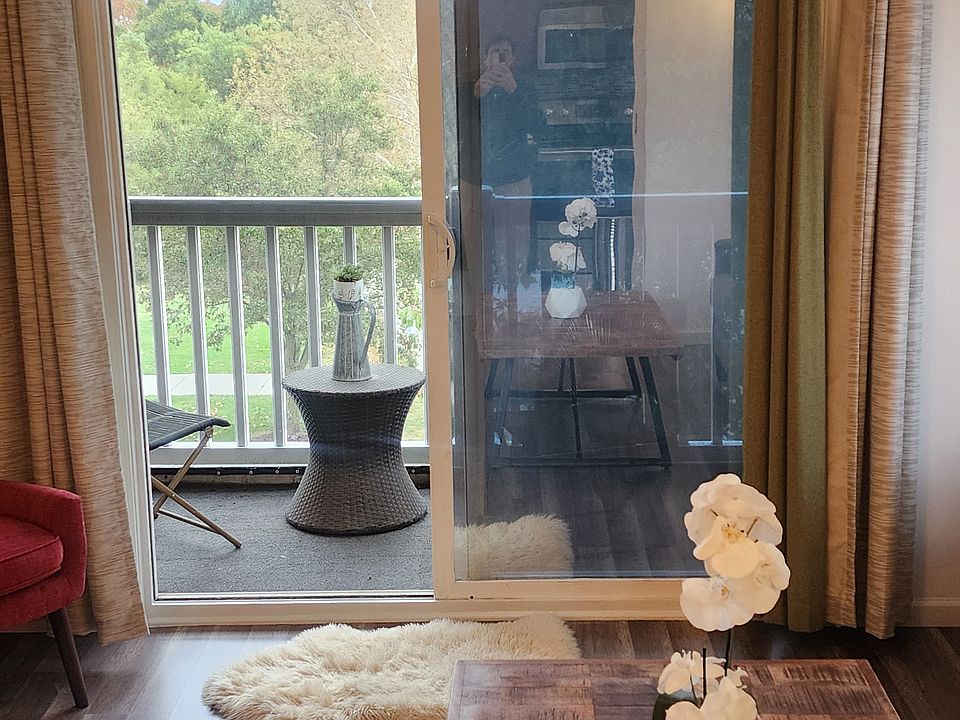 Living room with access to balcony