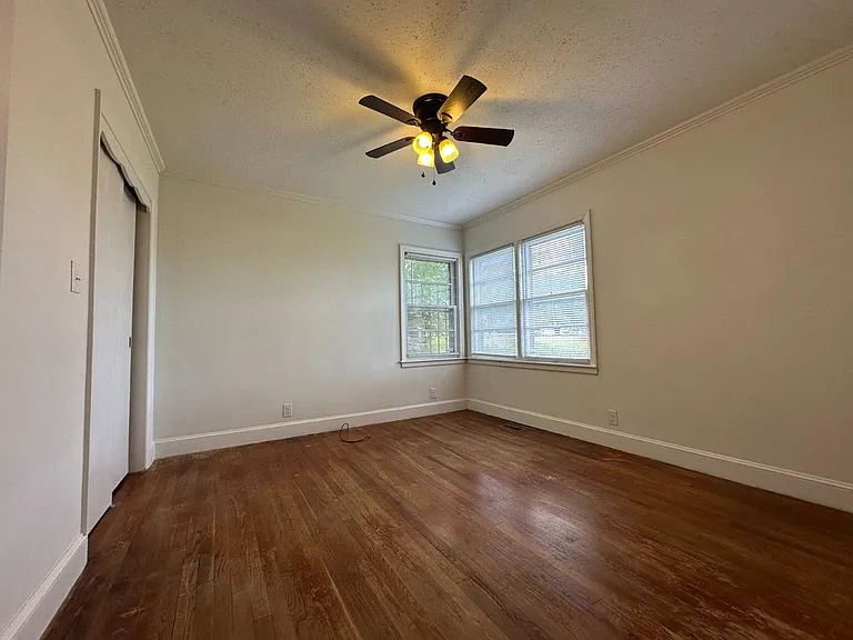 1901 S New Hope Rd — Photo 10
