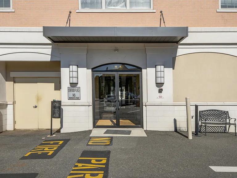 Station Place Apartments — Photo 9