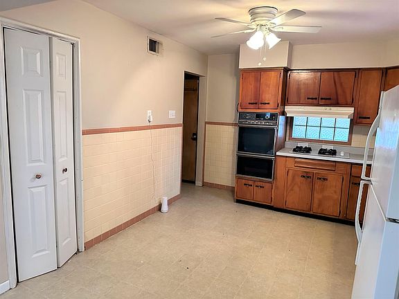 5th image of 9209 Shadydale Dr