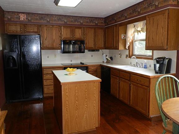 3rd image of 3871 Bluff Dr