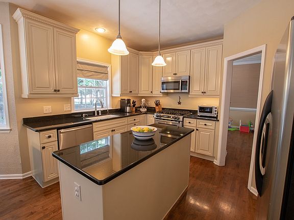 2nd image of 2605 Casa Ct