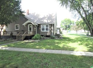 621 5th St, Sheldon, IA 51201