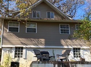 621 Castlewood Dr, Ballwin, MO 63021