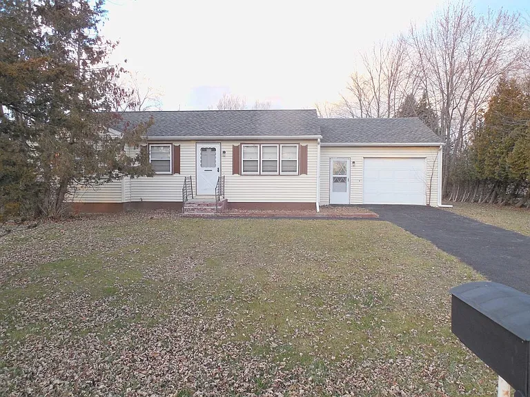 12 Livingston Pkwy #HOUSE — Photo 3