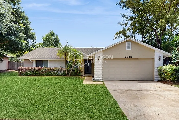 7719 Clubhouse Estates Dr — Photo 1