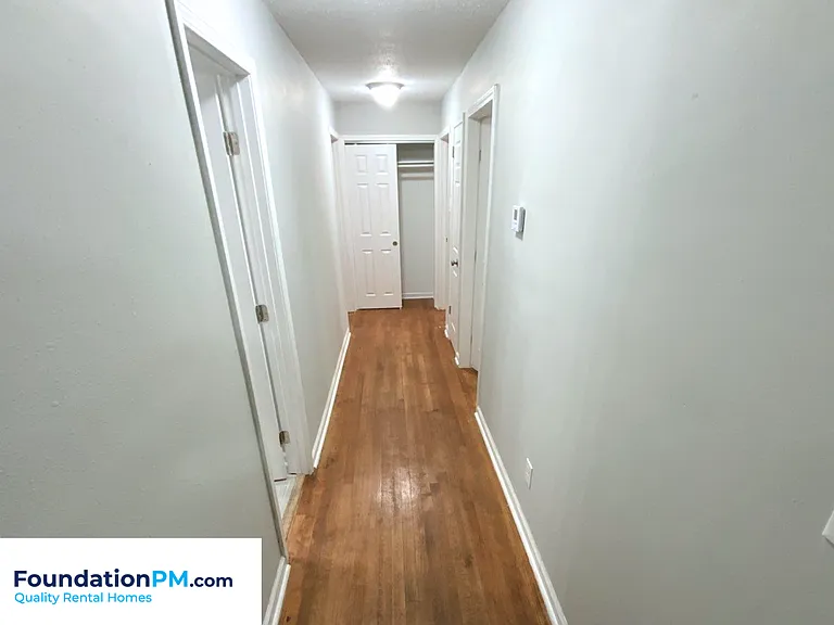 1375 Adelaide St — Photo 7
