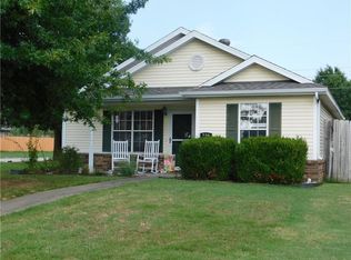 729 Hackberry St, Springdale, AR 72762