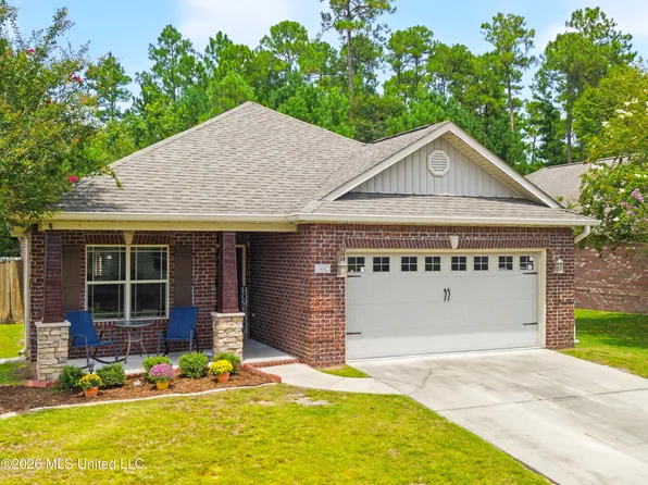 14142 Fox Hill Dr, Gulfport, MS 39503