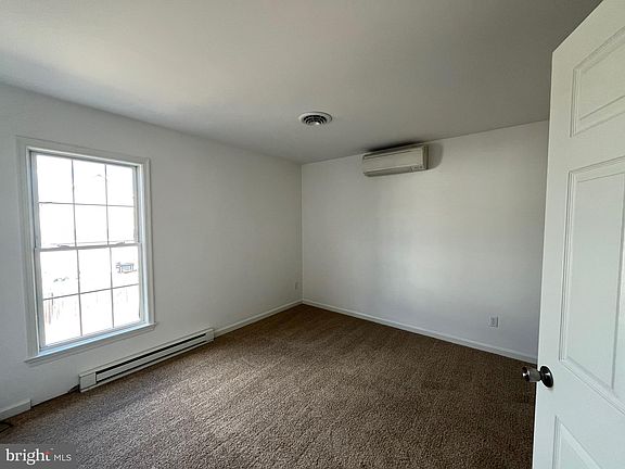 5th image of 513 Vaughn Ave