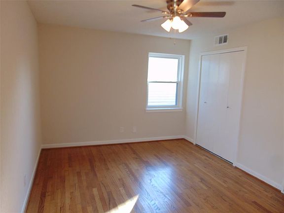 4th image of 909 Alamo Ln