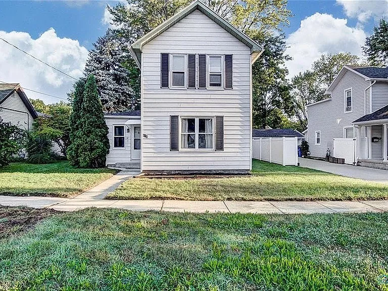 121 Leroy Ave — Photo 2