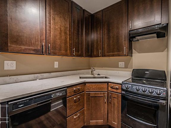 3rd image of 866 N High St #7