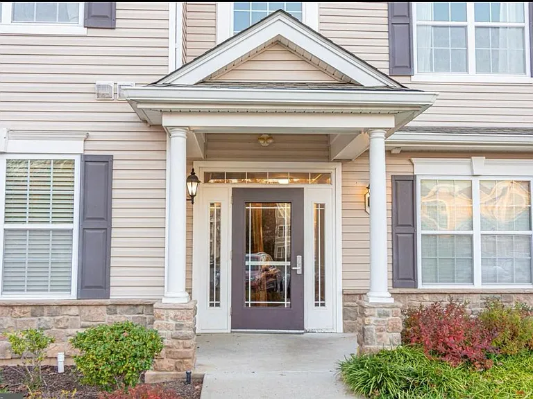 832 Timberlake Dr #832 — Photo 3