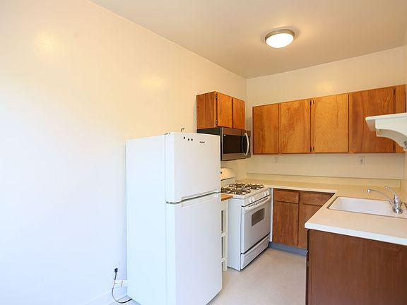 5th image of 725 Grove St APT 2