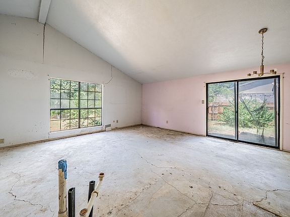 2nd image of 2031 Sharpshire Ln