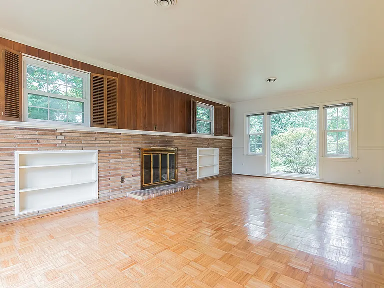 9702 Bellevue Dr — Photo 3