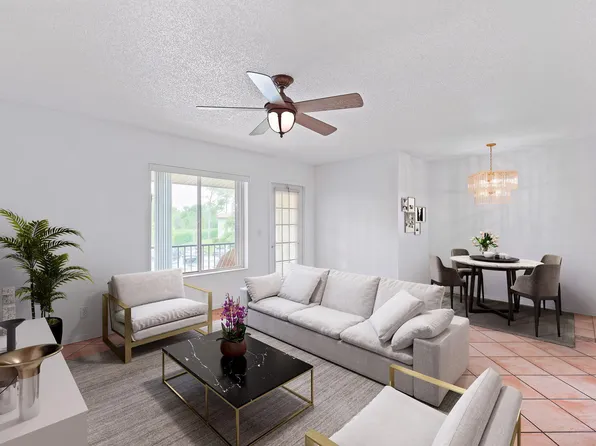 322 Knotty Pine Circle #D2, Greenacres, FL 33463