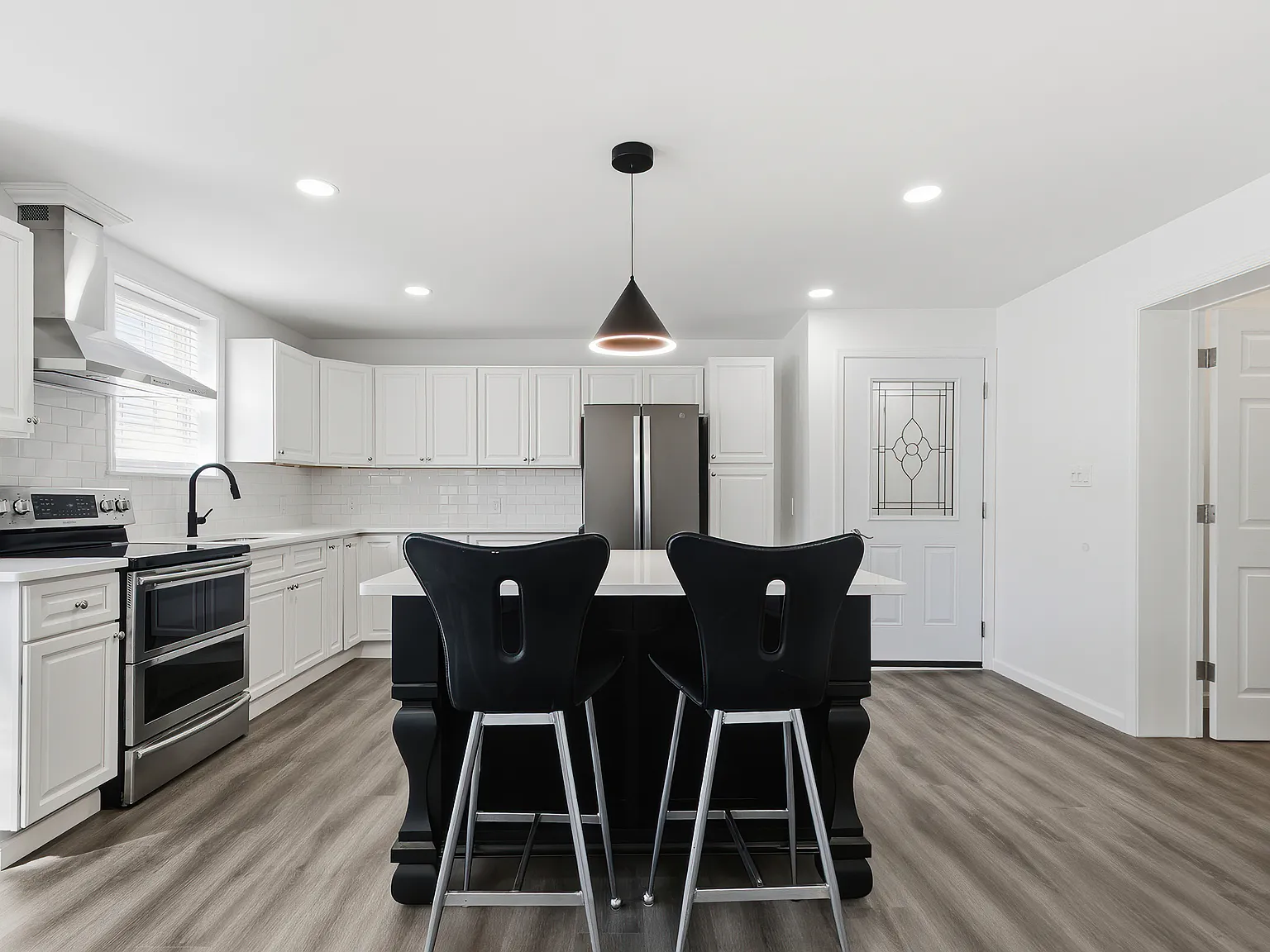 1 bed, 850 sqft, $1,350 — Photo 4