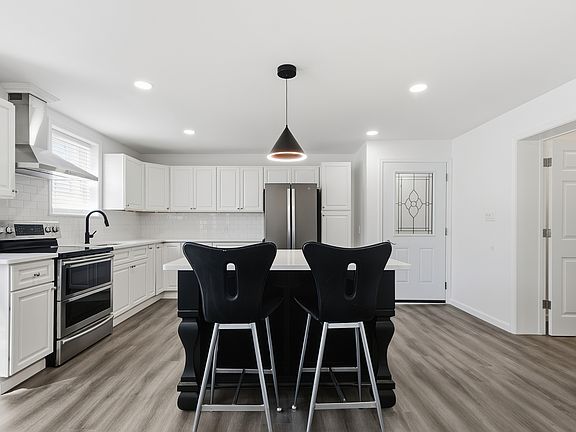 3rd image of 11 West St #2