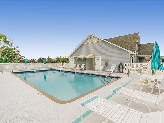 4th image of 2631 SE Tropical East Cir