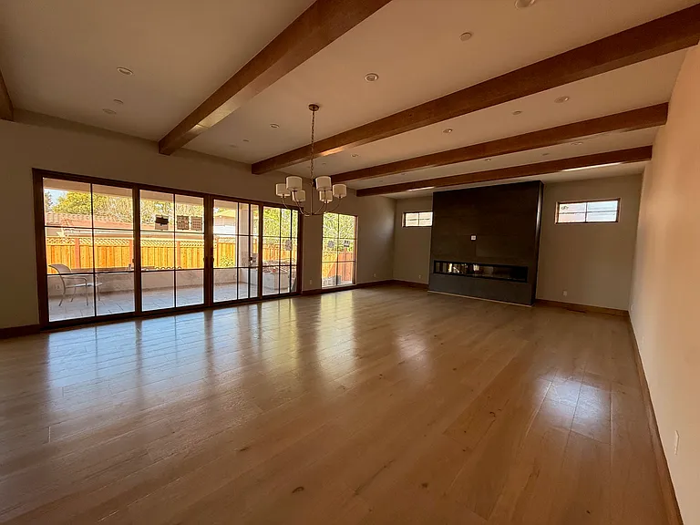 1139 Roy Ave — Photo 1