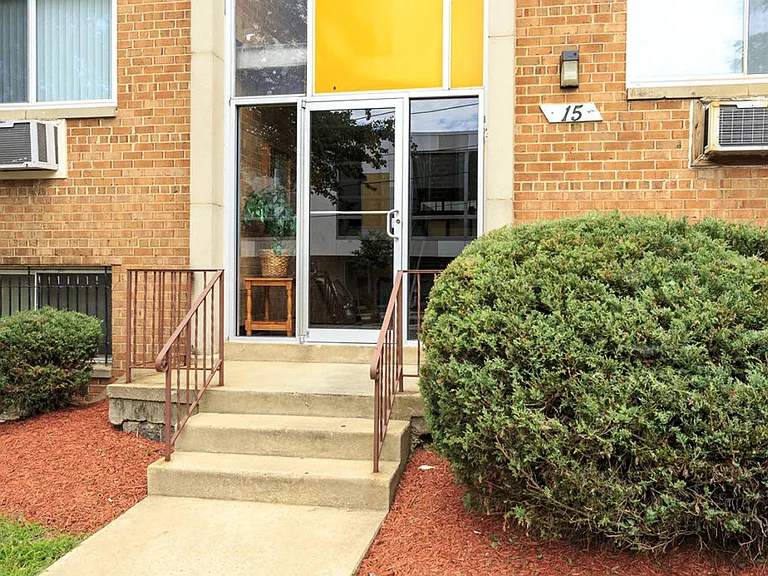 Bennington Station Apartments — Photo 4