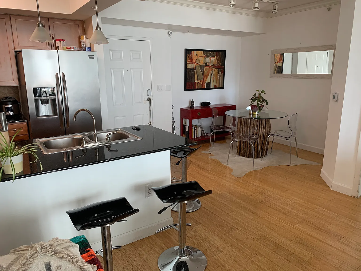 2 bed, 1047 sqft, $3,350 — Photo 3
