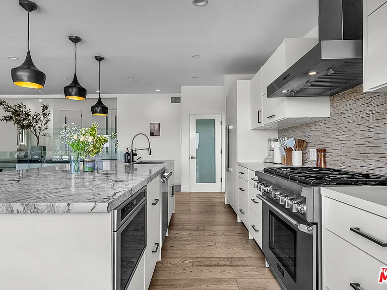 1812 Navy St — Photo 23