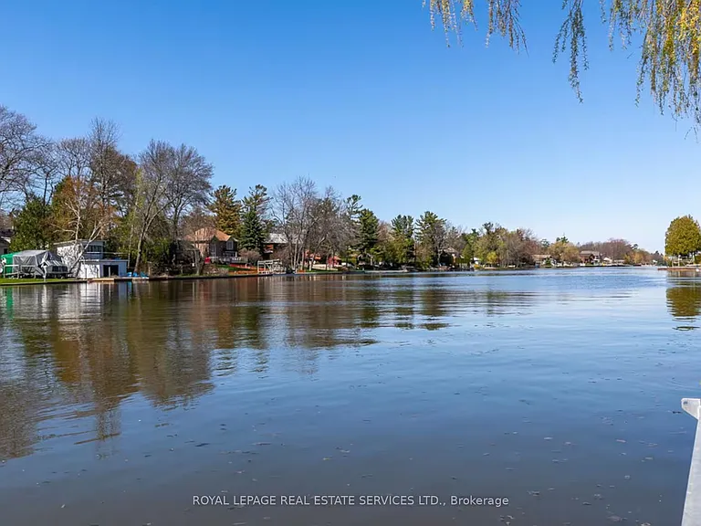 90 Edgewater Rd — Photo 2