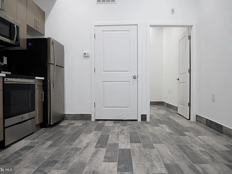 1231 Vine St #1 — Photo 5