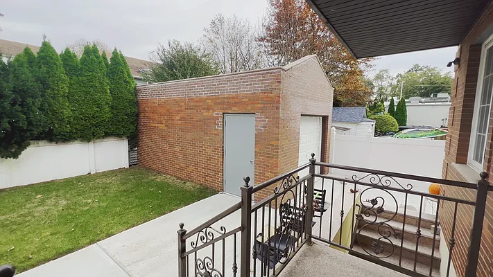 Rented by EASYRENT REALTY LLC | media 9