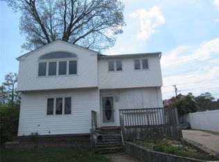 2434 Martin Ave, Bellmore, NY 11710