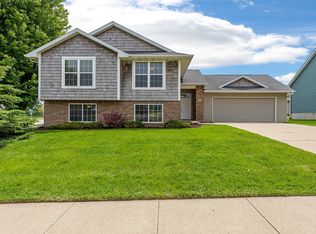 310 Durango Dr, Marion, IA 52302