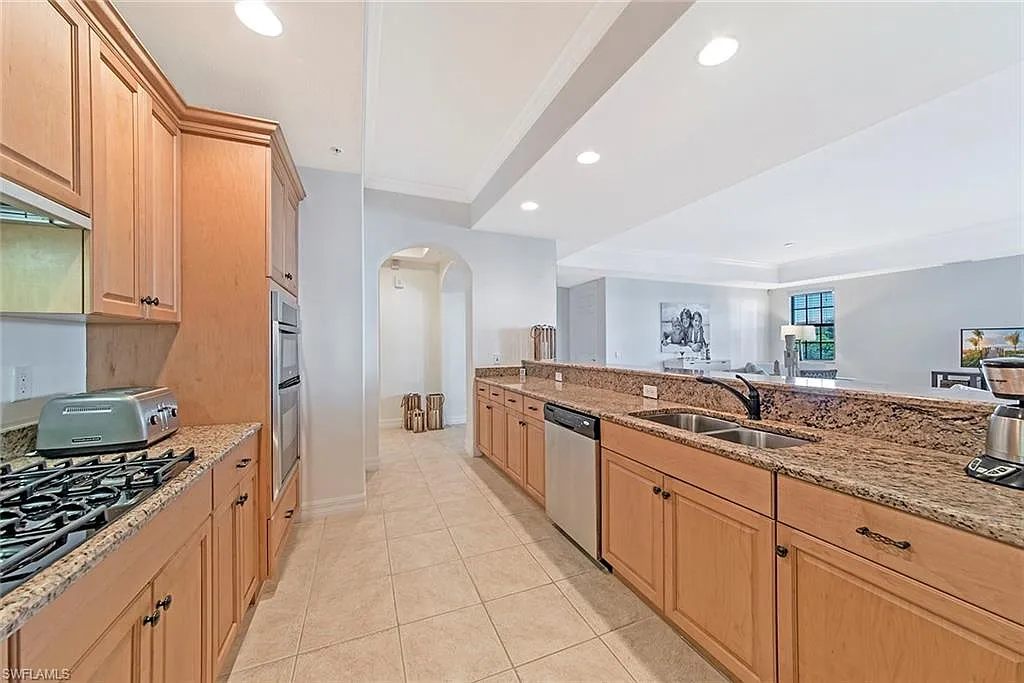 Building Photo - 10723 Mirasol Dr #310