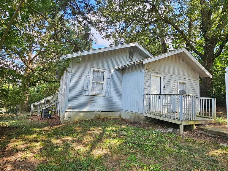 308 Cedar Cir — Photo 2