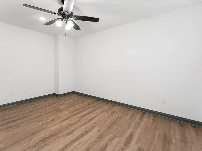 7987 Chateau St #D — Photo 25