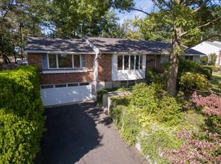 13 Reynolds Rd, Glen Cove, NY 11542