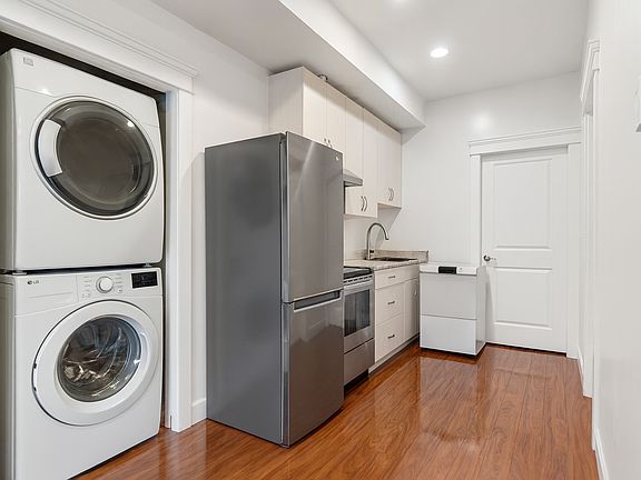 3rd image of 4389 AA Torquay Dr