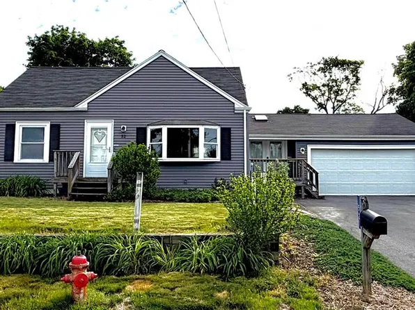 52 Duchess Rd, Cumberland, RI 02864