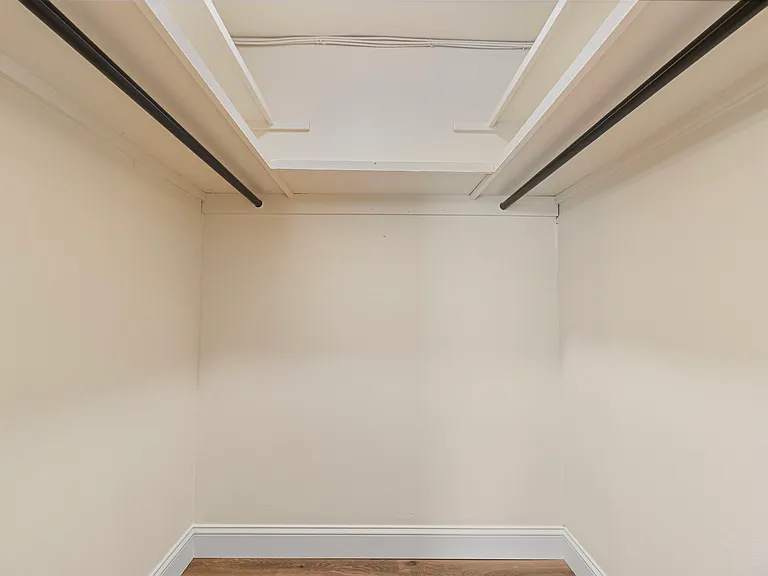 Parkway Apartments — Photo 29