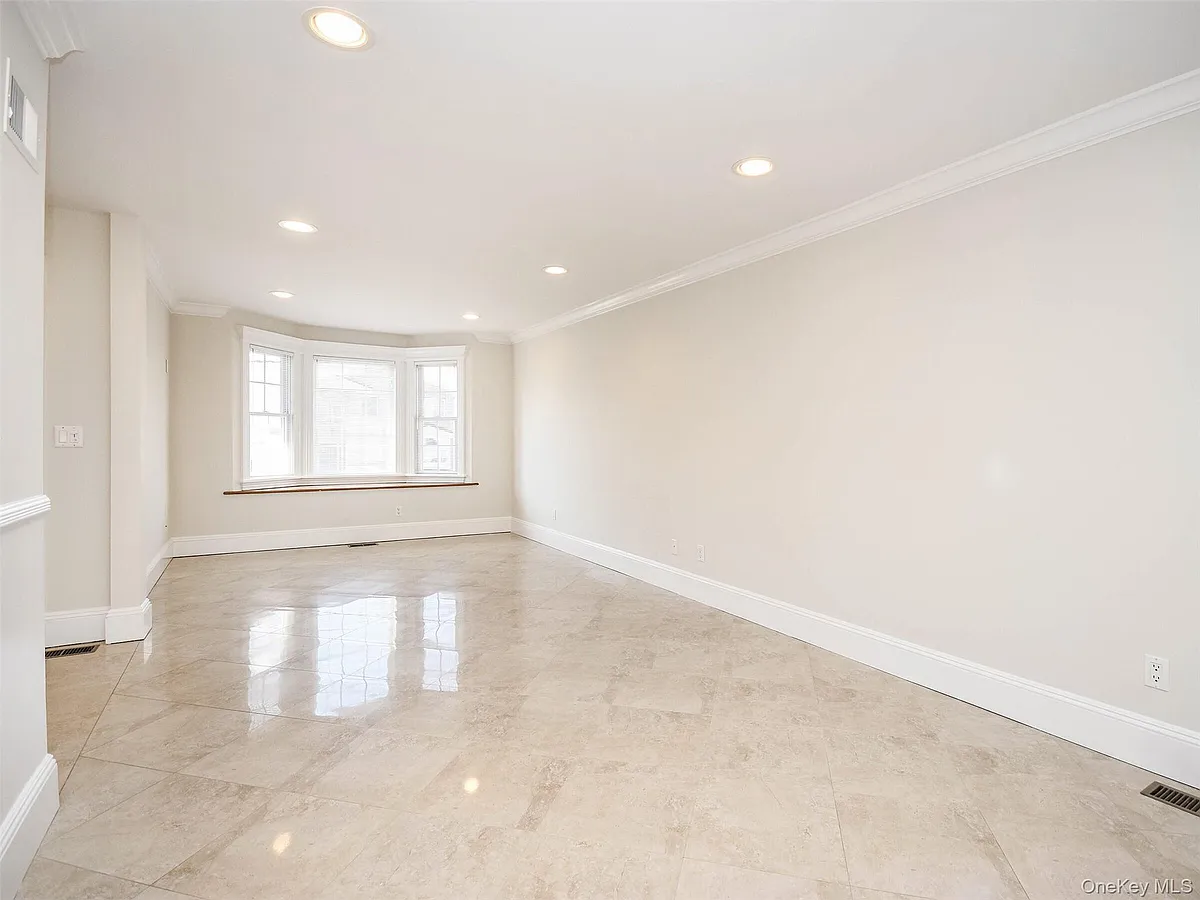 Building Photo - 24B Sintsink Dr W